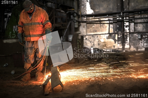 Image of Welding manwith sparks