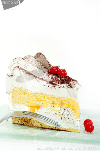 Image of whipped cream and ribes dessert cake slice