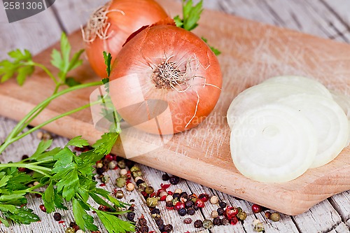 Image of fresh onions, parsley and peppercorns 