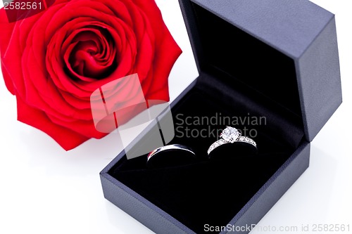 Image of Engagement ring with a bunch of red roses