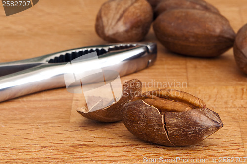 Image of Pecans and nutcracker