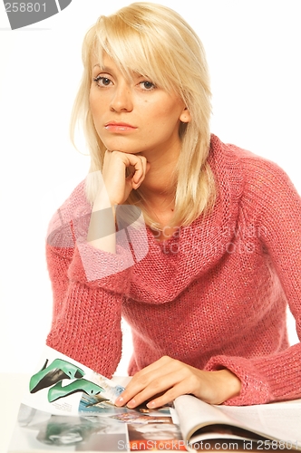 Image of Women reading a magazine