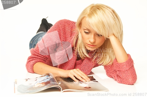 Image of Women reading a magazine