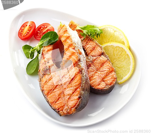 Image of grilled salmon steak slices