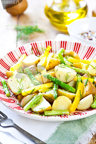 Image of Potato with Herb and Asparagus salad