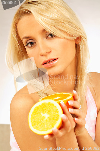 Image of Women with fruits