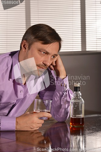 Image of Man drinking whiskey