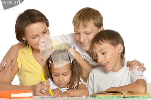 Image of Mom drawing with her kids