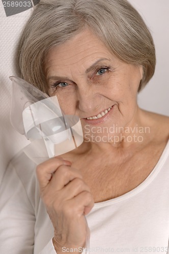 Image of Woman making inhalation.