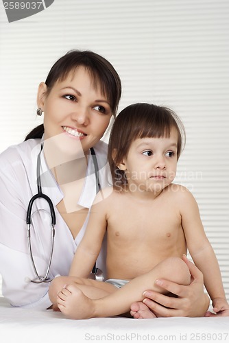 Image of doctor with little girl
