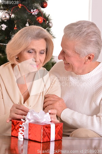 Image of Mature couple celebrating new year