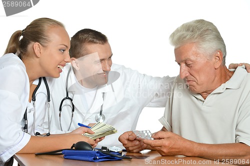 Image of Old man and doctors