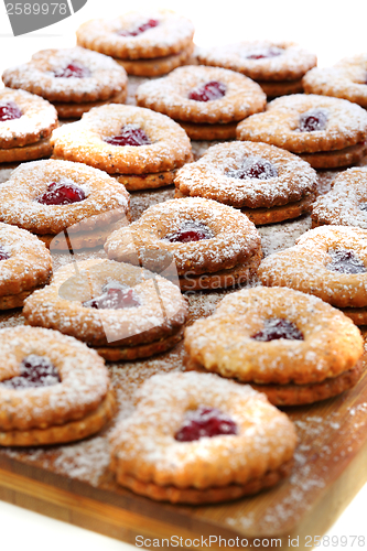 Image of Linzer Cookie.