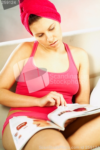 Image of Women reading a magazine
