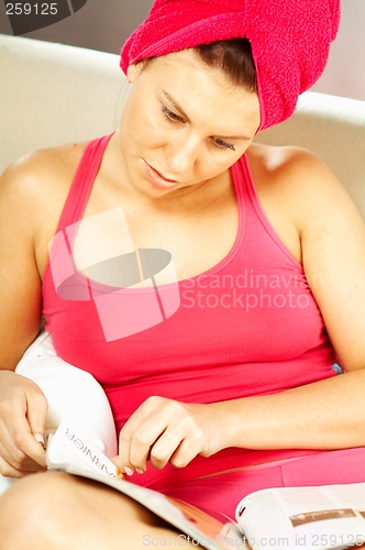 Image of Women reading a magazine