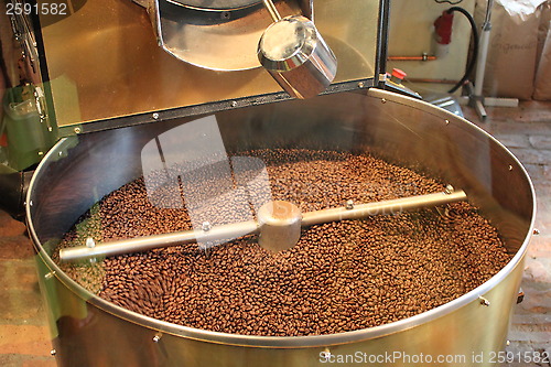 Image of apparatus shuffling the drains of coffee