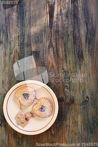 Image of Linzer Cookie and cane sugar on a saucer.