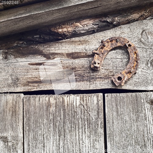 Image of horseshoe on the plank wall