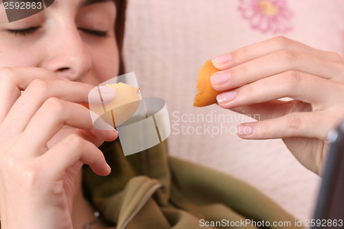 Image of Women with apricot 