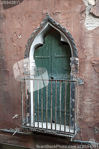 Image of Venetian door.