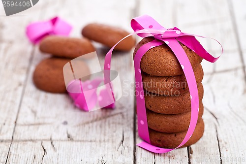 Image of stack of chocolate cookies tied with pink ribbon