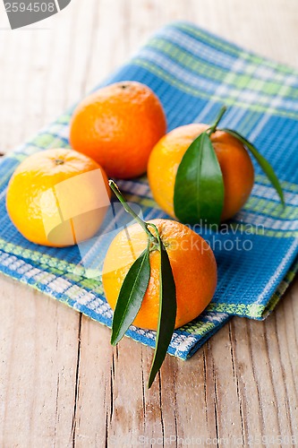 Image of tangerines with leaves 