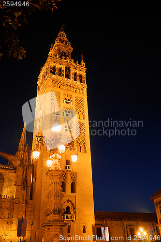 Image of La Giralda tower by night