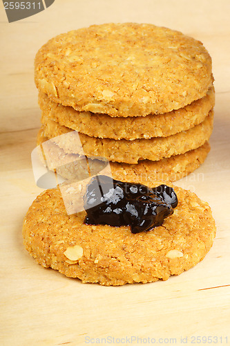 Image of Crunchy cookies and jam