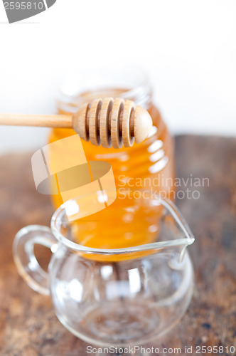 Image of natural honey with a clean dipper 