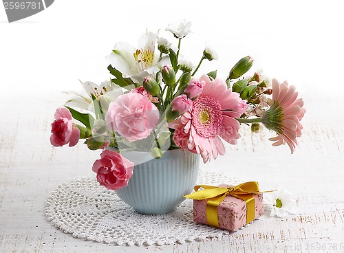 Image of bouquet of flowers and gift box