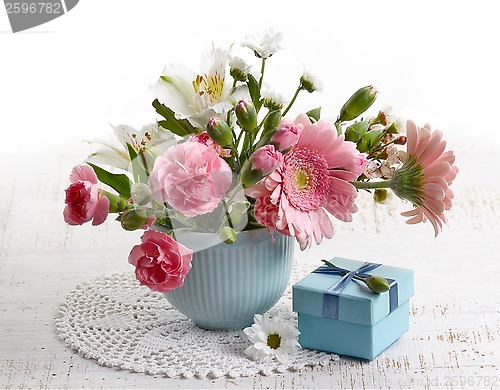 Image of ouquet of flowers and gift box