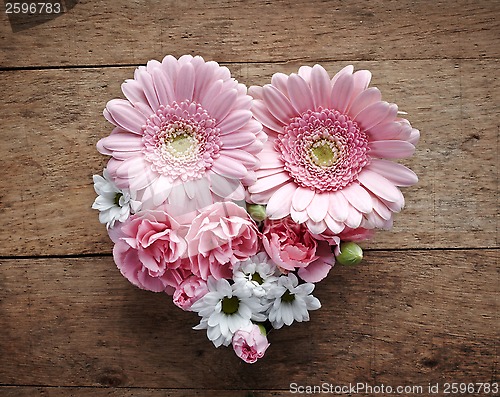 Image of pink and white flowers heart