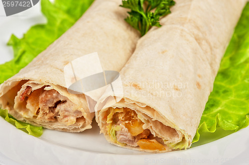 Image of fried chicken meat at pitta bread