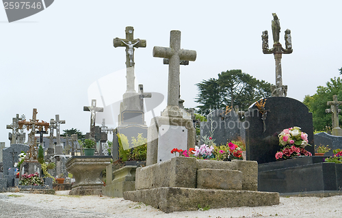 Image of graveyard at Locronan