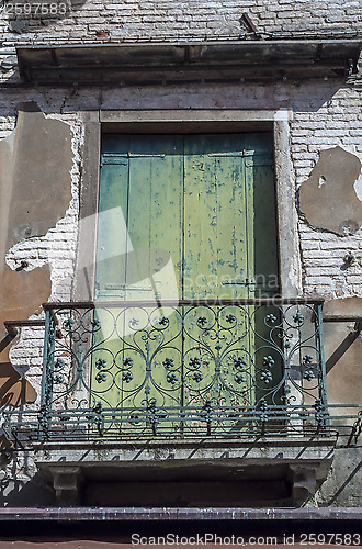 Image of Venetian door.