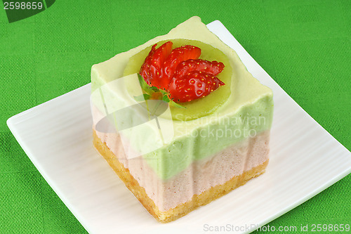 Image of Strawberry and kiwi bavarian cream dessert
