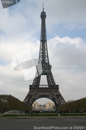 Image of The Eiffel Tower by day