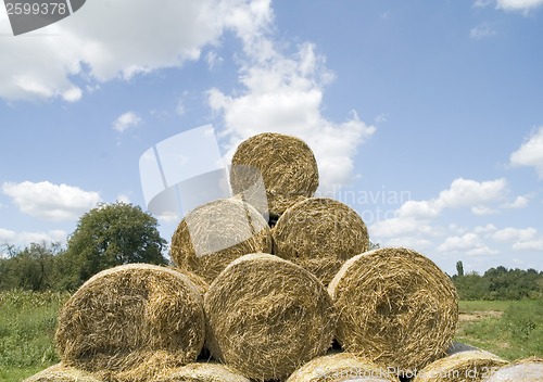 Image of Hay pyramid