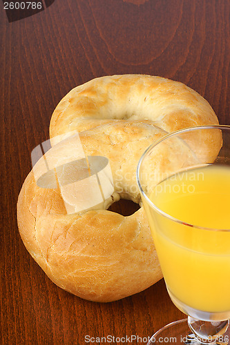 Image of Plain bagels and juice