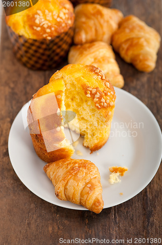 Image of fresh baked muffin and croissant mignon
