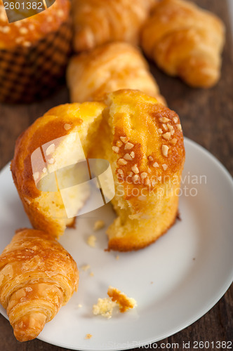 Image of fresh baked muffin and croissant mignon