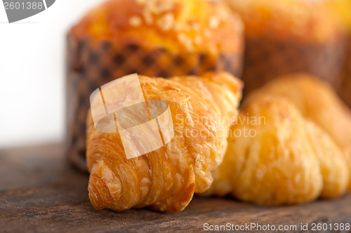 Image of fresh baked muffin and croissant mignon