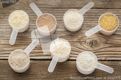 Image of scoop s of gluten free flour