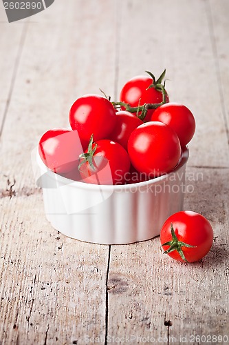 Image of ripe tomatoes in bowl 