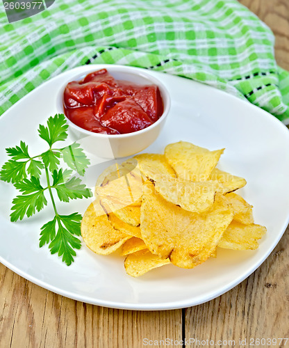 Image of Chips with tomato sauce on a board