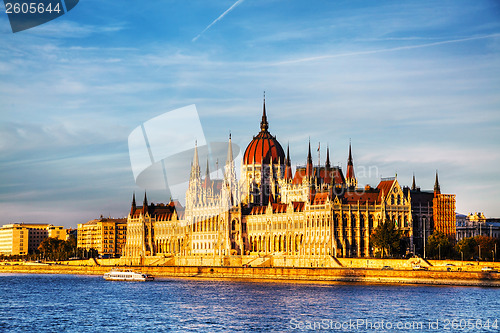 Image of Hungarian Parliament building in Budapest