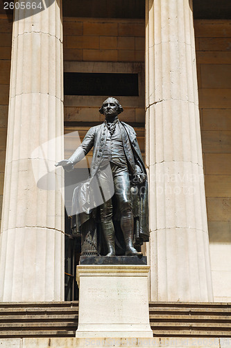 Image of George Washington statue in front of the Federal Hall National m