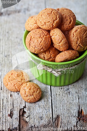Image of meringue almond cookies in bowl 