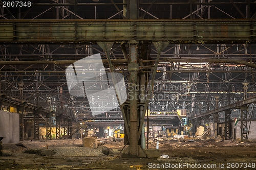 Image of Large empty hall with concrete walls