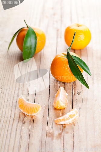Image of fresh tangerines with leaves 